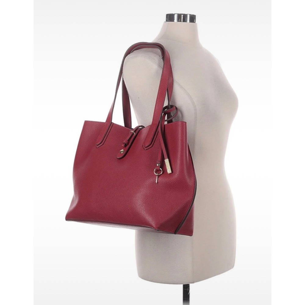 Tutilo New‎ York Red Pebbled Vegan Leather Carryall Tote Bag Gold Hardware Charm